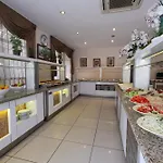 Kandelor מלון