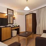 Kandelor מלון 4*