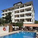 מלון Kandelor 4*