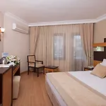 Kandelor Hotel