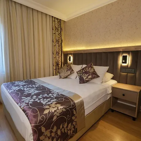 Kandelor Hotel